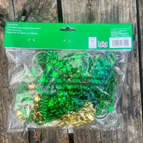 NEW ST. PATRICKS DAY ADULT PARTY FAVORS BUNDLE OF 2 (BUTTONS & NECKLACES) 40 CT - Picture 5 of 9